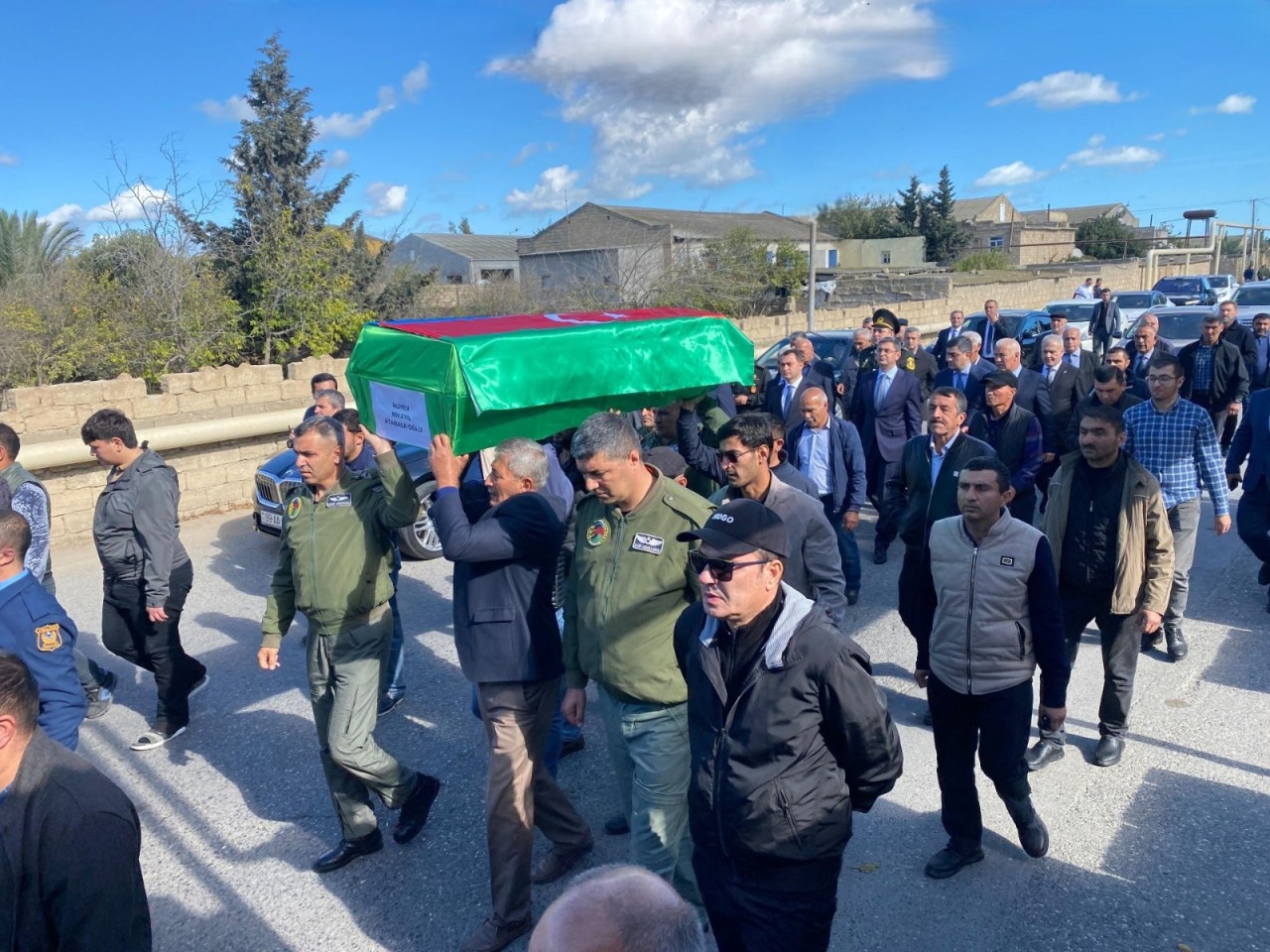 Xocalı soyqırımında itkin düşən şəhidimiz Xəzər rayonunda torpağa tapşırılıb - FOTOLAR